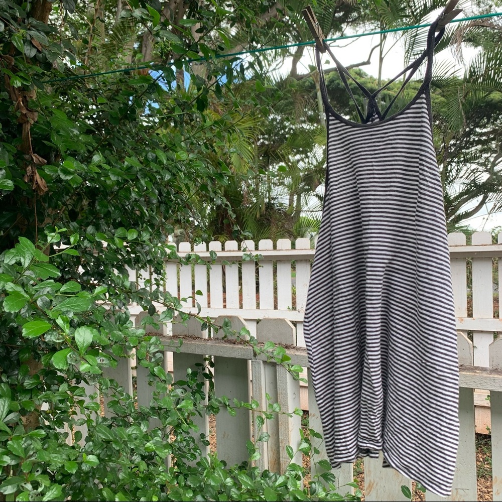 Hollister black and white striped tank top 🖤🤍